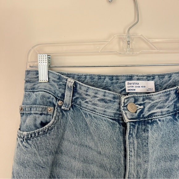 Bershka High Rise Straight Leg Jean Light Wash - Picture 3 of 6